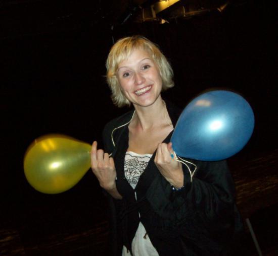 Marianne vifter med ballongene